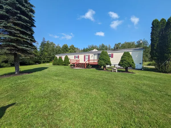 20 Hollyberry LN, South Thomaston, ME 04858