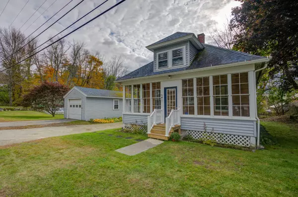 90 Main ST, Whitefield, ME 04353