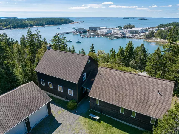 25 Minister Field RD, Stonington, ME 04681