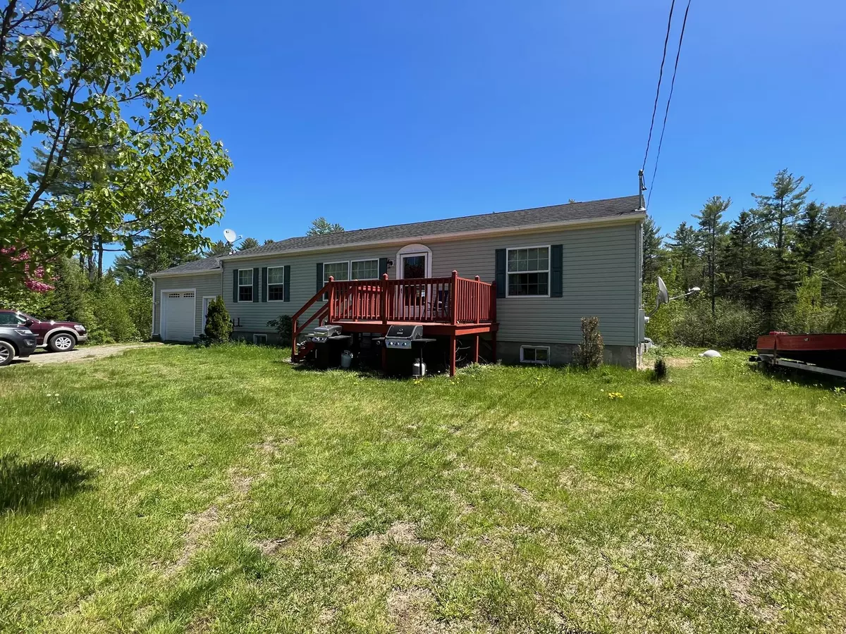 Newport, ME 04953,127 Palmer RD