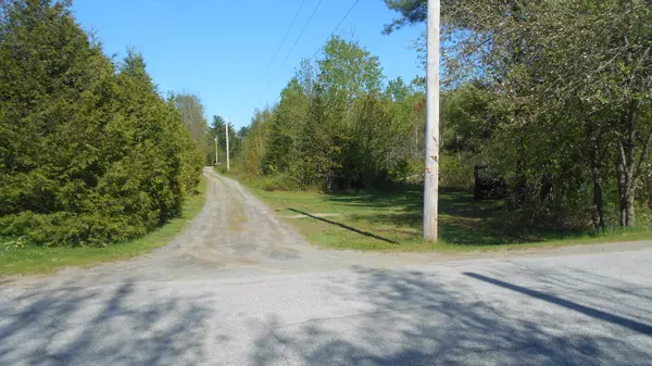 Newport, ME 04953,127 Palmer RD