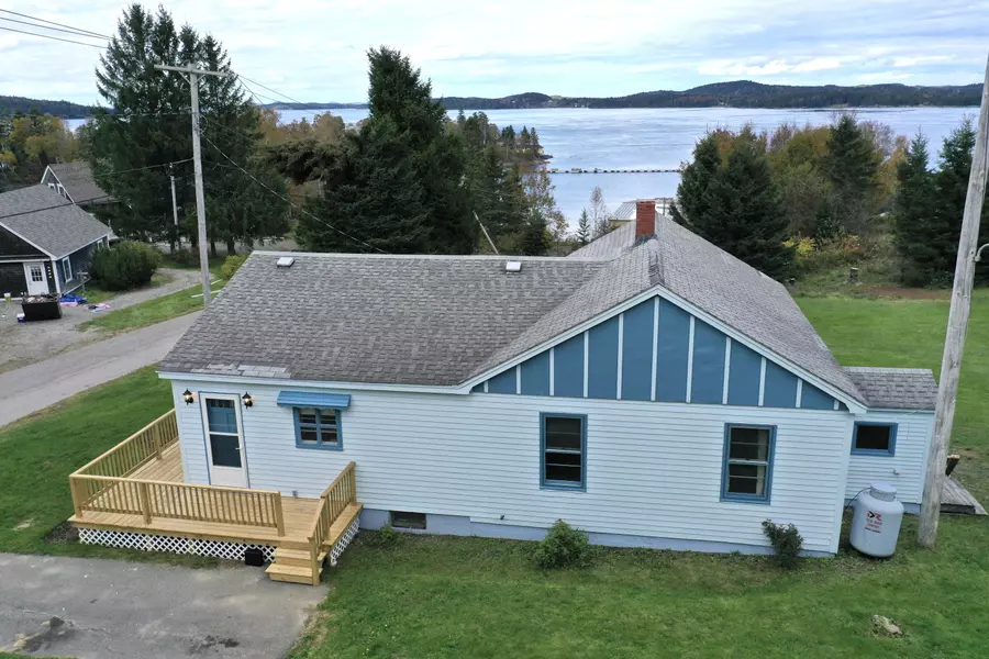 11 Brewster RD, Eastport, ME 04631