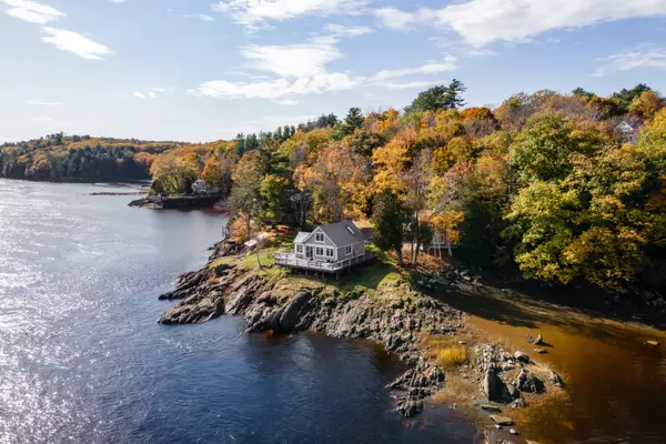 83 Summer ST, Hampden, ME 04444