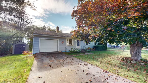 41 Sunset AVE, Hampden, ME 04444