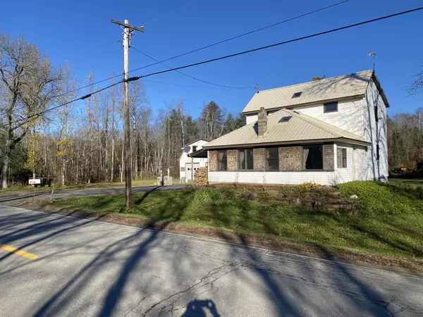 Newport, ME 04953,828 Mullen RD