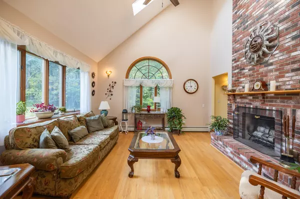 183 Dunn RD, Poland, ME 04274