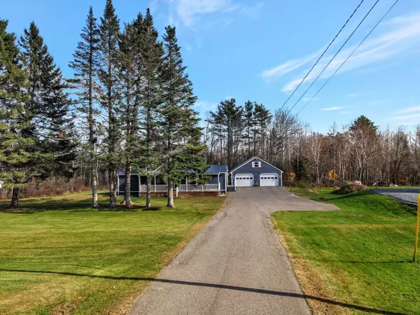 302 Middle RD, Oakland, ME 04963