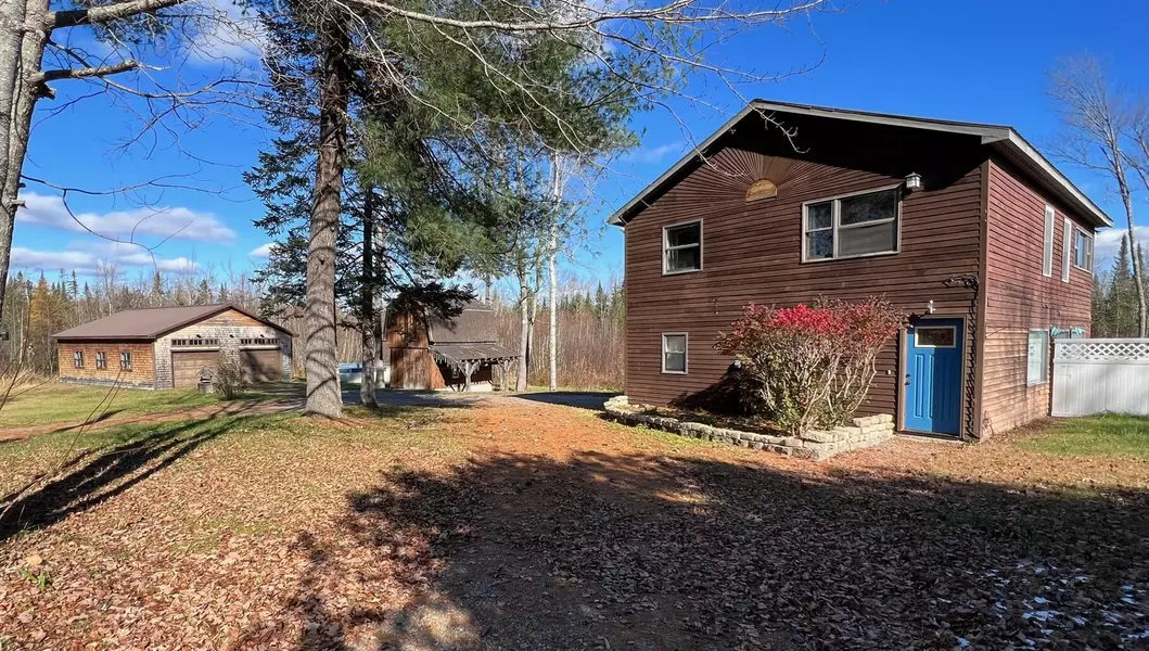 64 Ridge RD, Charleston, ME 04422