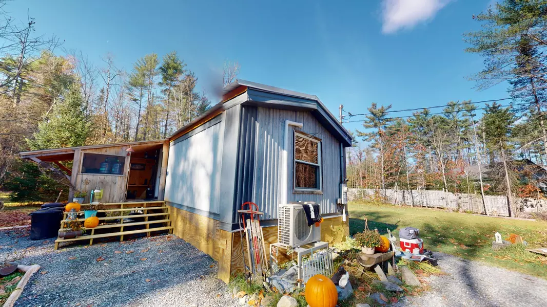 2297 Canaan RD, Hartland, ME 04943