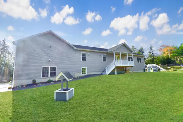 30 Cottage Shore DR, Holden, ME 04429