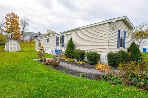 128 Blackberry PL, Kittery, ME 03904