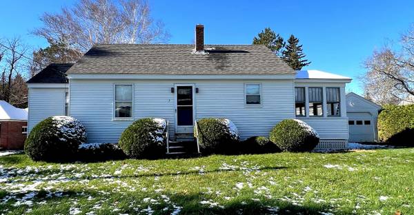 7 Abraham ST, Houlton, ME 04730