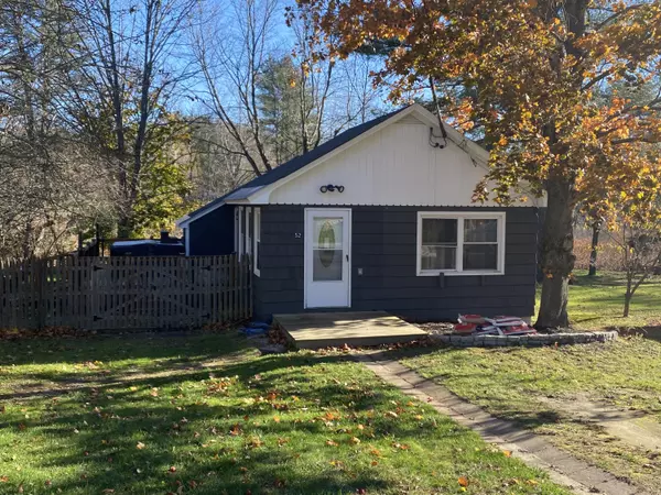 52 Sandy Beach RD, Auburn, ME 04210