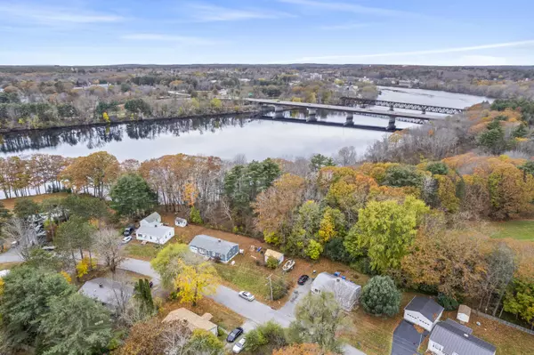 Topsham, ME 04086,9 Pinewood DR