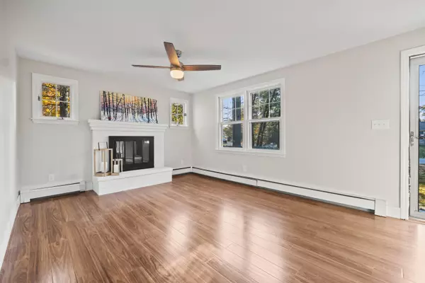 Topsham, ME 04086,27 Merrymeeting DR