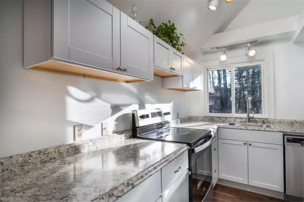 Topsham, ME 04086,77 Tedford RD