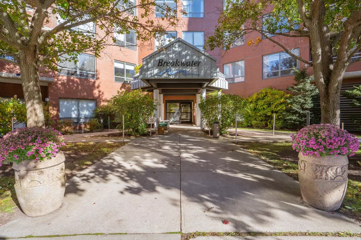 South Portland, ME 04106,148 Breakwater DR #211