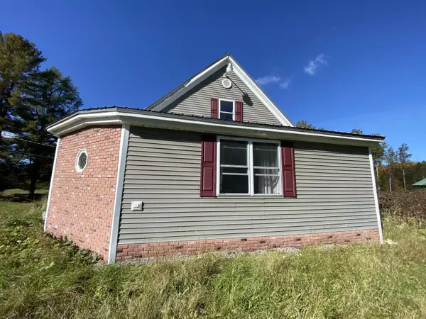 New Sweden, ME 04762,8 Hewitt DR