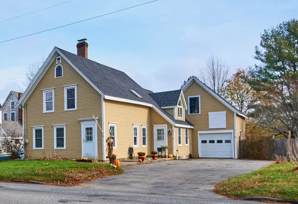 33 Beechwood ST, Thomaston, ME 04861