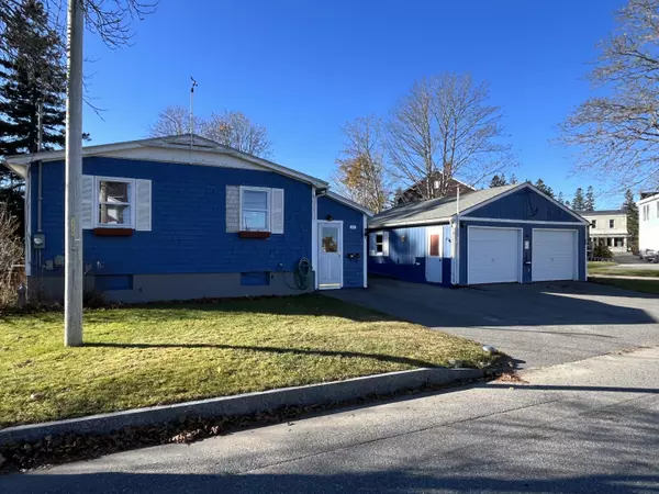 22 Harbor RD, Winter Harbor, ME 04693