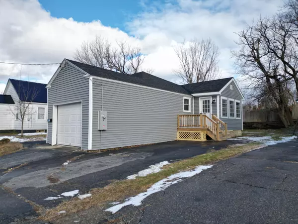 Millinocket, ME 04462,79 Eastland AVE