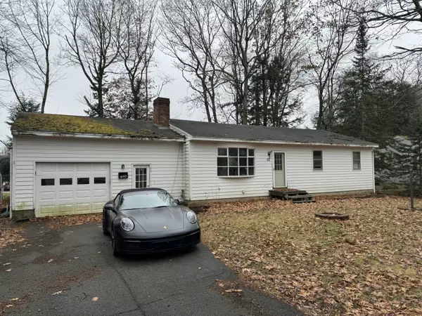 Topsham, ME 04086,52 Mallett DR