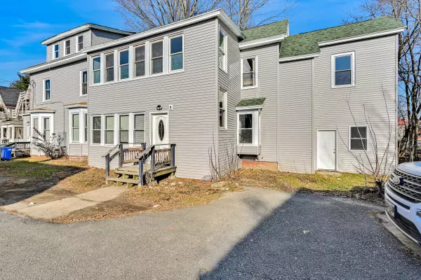 11 Pleasant PL, Waterville, ME 04901