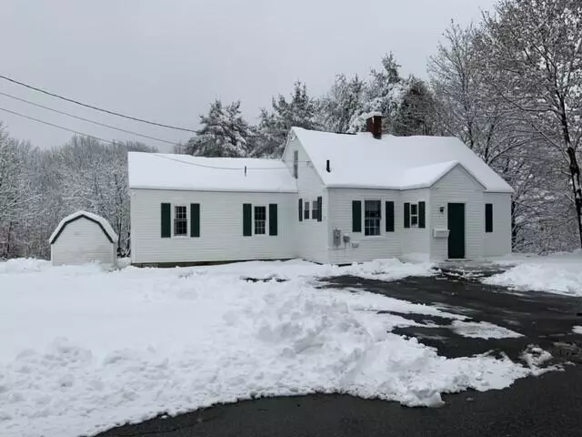 2 Hillcrest ST, Hallowell, ME 04347