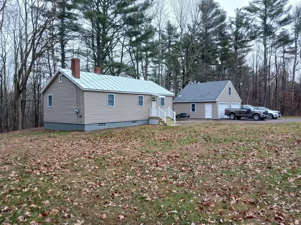 573 New England RD, Searsmont, ME 04973