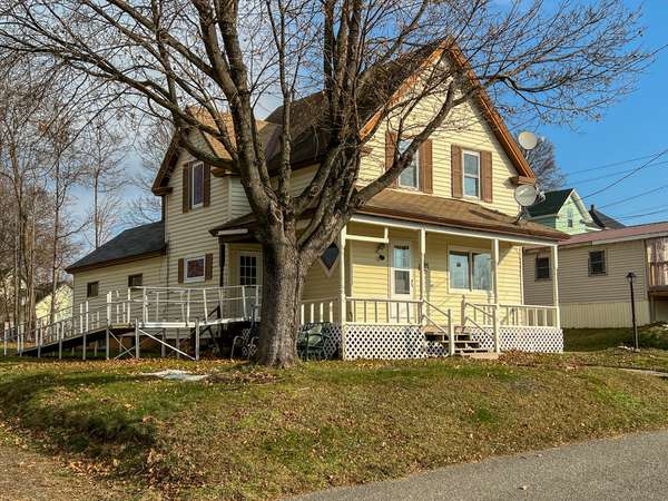 27 Main ST, East Millinocket, ME 04430