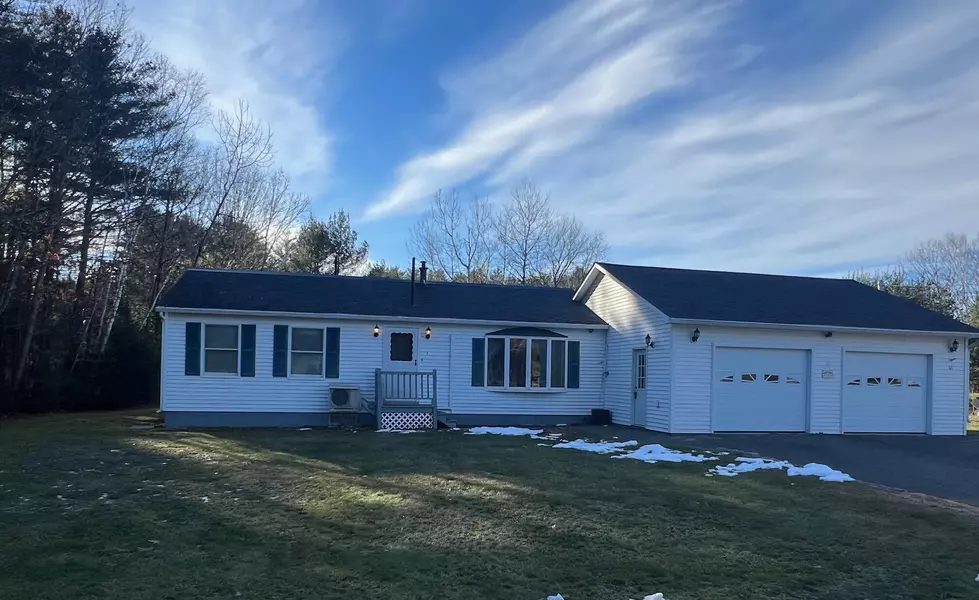 61 Karen ST, Palmyra, ME 04965