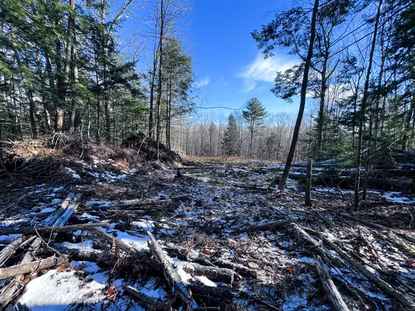 49 Owens DR, Winthrop, ME 04364