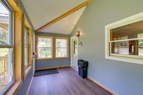 Newport, ME 04953,246 Pratt RD