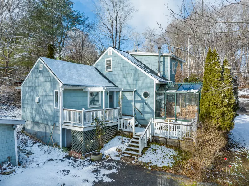 10 Spring ST, Bowdoinham, ME 04008