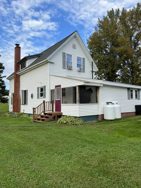 14 Station ST, Ashland, ME 04732