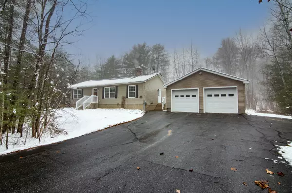 52 Stone Brooke DR, Mechanic Falls, ME 04256