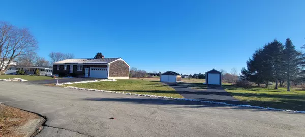 23 Lawrence DR, Benton, ME 04901