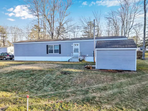 Topsham, ME 04086,93 Maynard DR