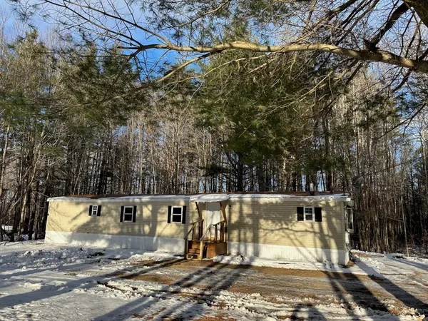 582 Mercer RD, New Sharon, ME 04955