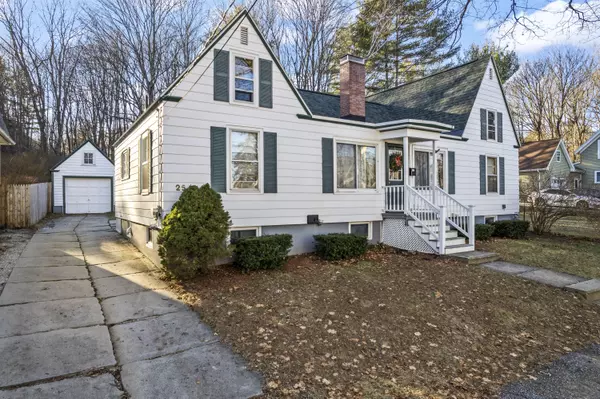 Auburn, ME 04210,26 Dexter AVE