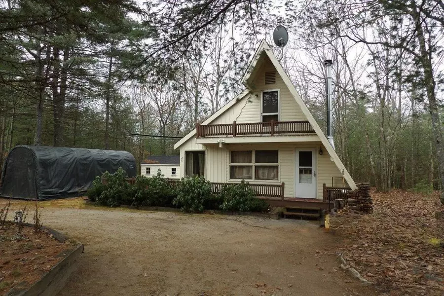 28 Coolidge ST, Newfield, ME 04095