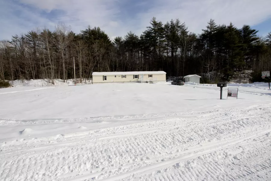 10 Rockameka LN, Turner, ME 04282