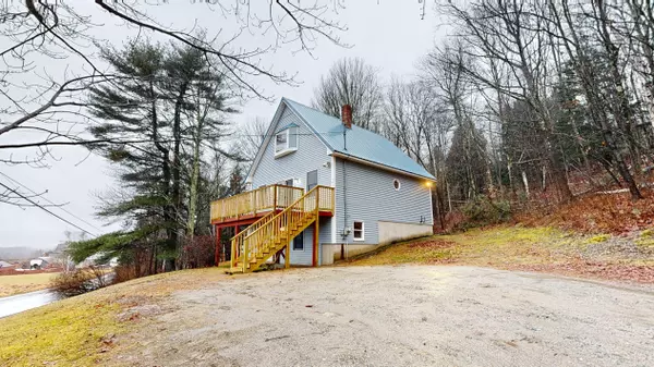 121 Pond RD, Wales, ME 04280