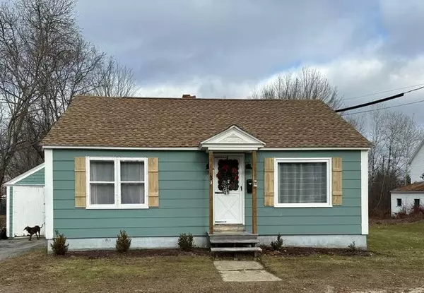 18 Elm ST, Norway, ME 04268