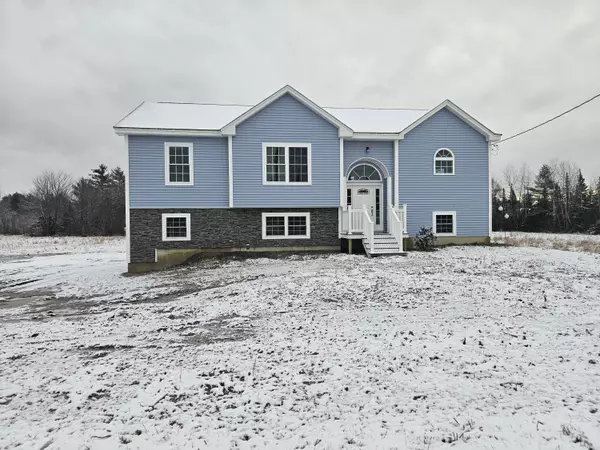 275 Partridge LN, Hermon, ME 04401