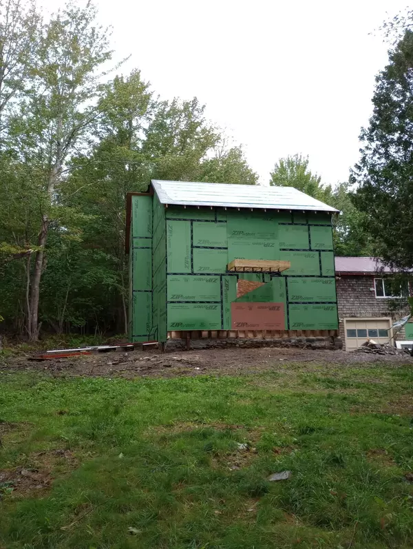 323 Oak Point RD, Trenton, ME 04605