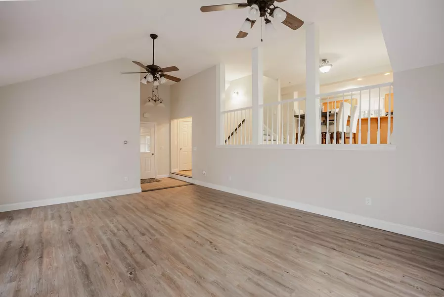 6 Stonegate DR, Waterboro, ME 04030