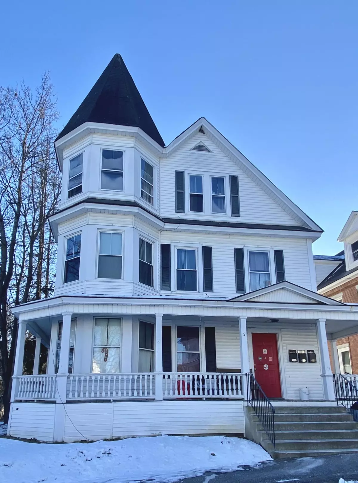 Rumford, ME 04276,5 Knox ST
