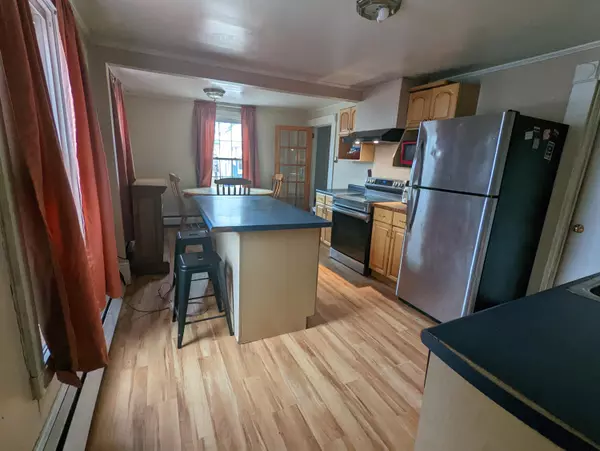 South Portland, ME 04106,40 Cash ST