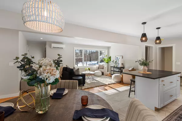 9 Mayflower RD, Hallowell, ME 04347